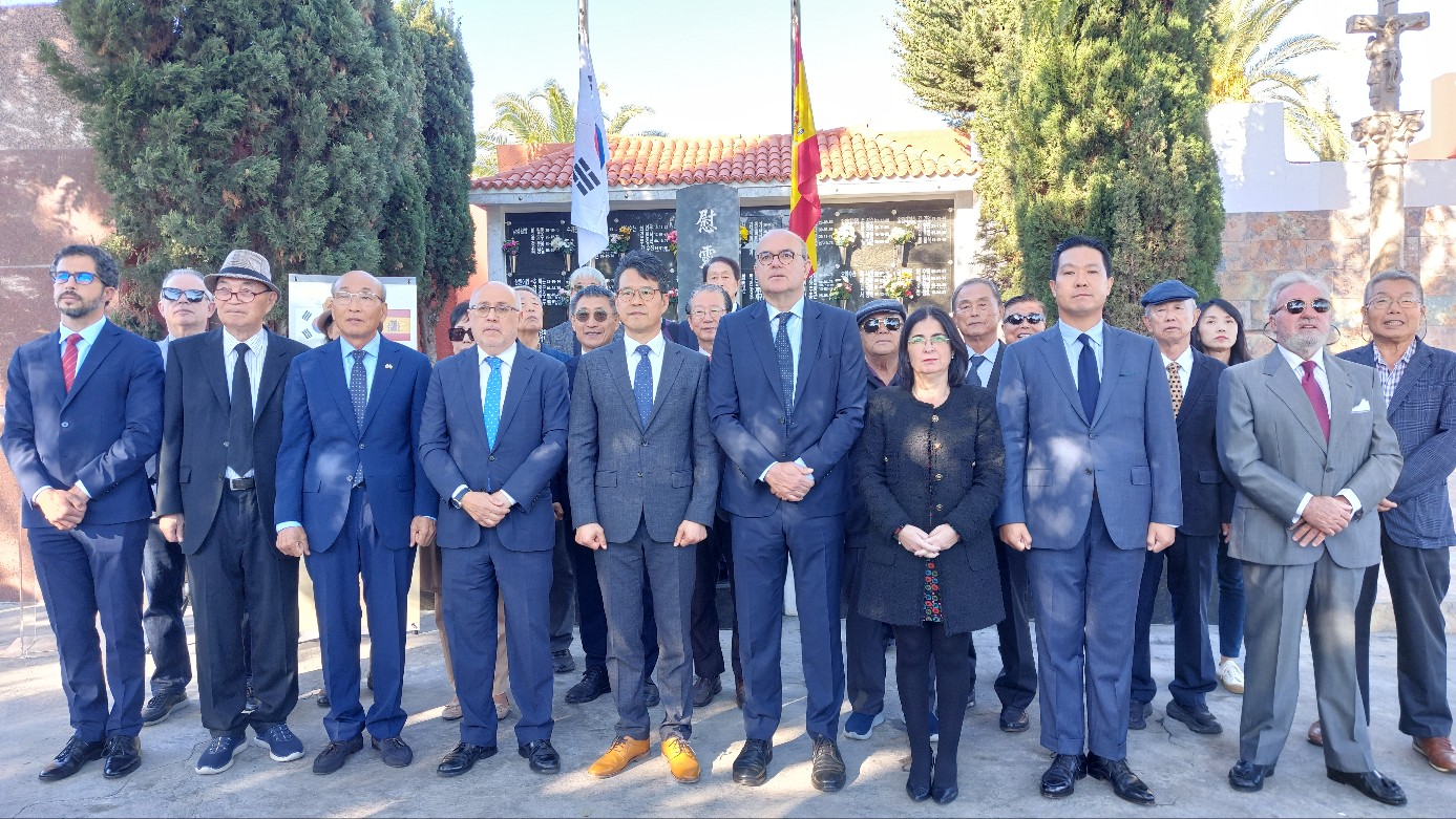 Ceremonia del Nuevo Año en el panteón de marinos coreanos